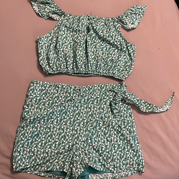 Pink Lily two piece outfit - Picture 1 of 6